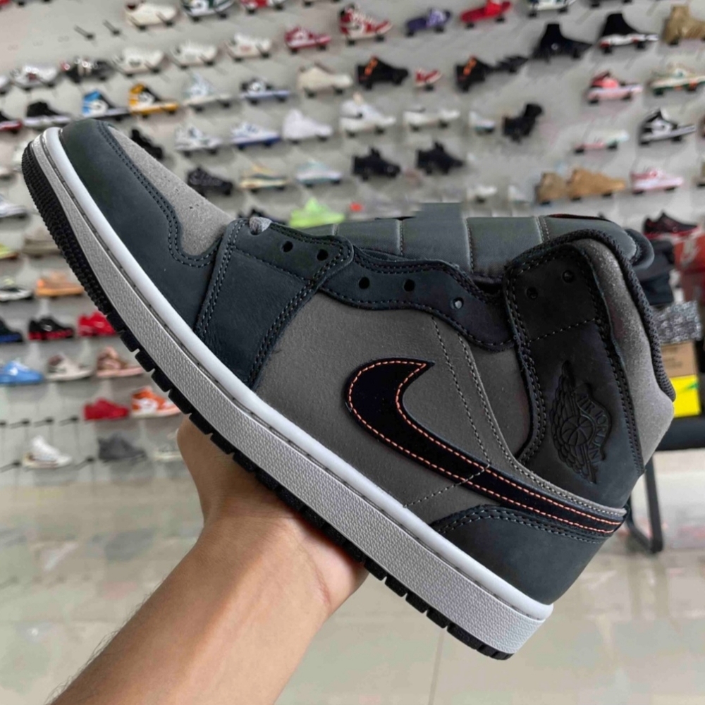 AIR JORDAN 1 MID SE "NIGHT STADIUM" SOFT SUEDE MEN'S US SIZE 9 BRAND NEW IN BOX